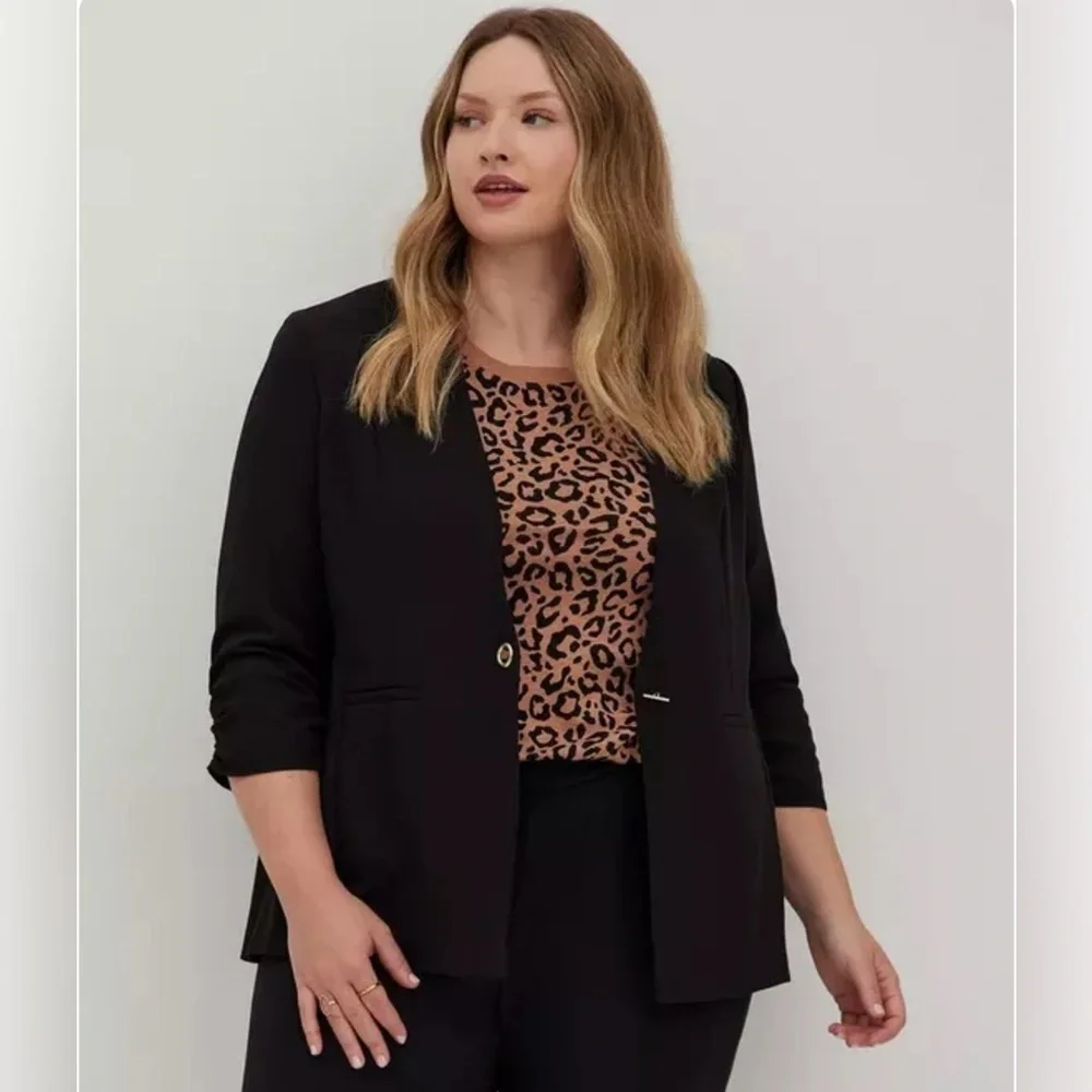 Torrid Collarless Classic Fit Blazer Ruched Sleeves Toggle Closure size 3X